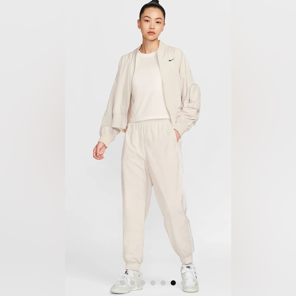 Nike Sportswear Classic Woven UV Mid-Rise Loose Joggers NWT Small (#592)